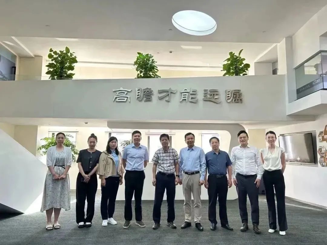 聚文化之力 鑄工業(yè)之魂——工信部工業(yè)文化發(fā)展中心領(lǐng)導(dǎo)蒞臨我司調(diào)研交流