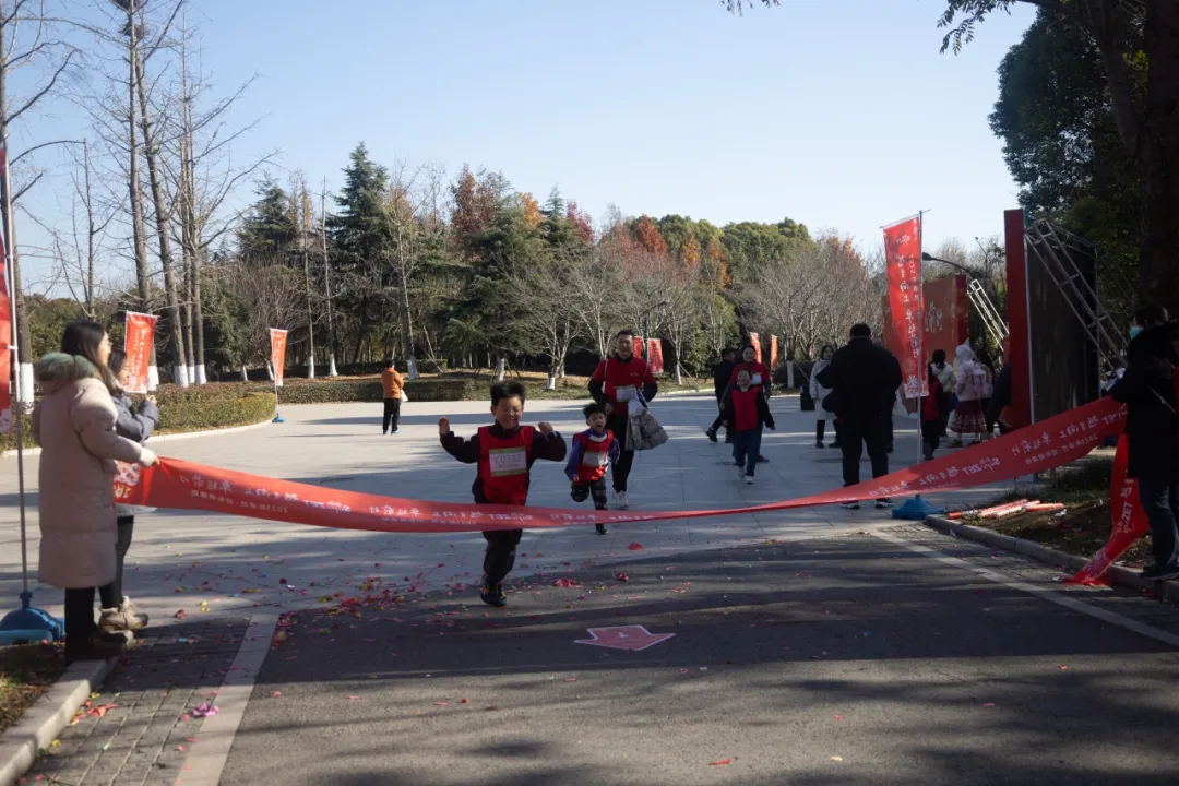 回望2024 啟航2025 | 卓然股份2025年度戰(zhàn)略年會(huì)順利召開(kāi)